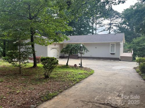 18 Olde Duffers Dr, Nebo, NC, 28761-9652 | Card Image