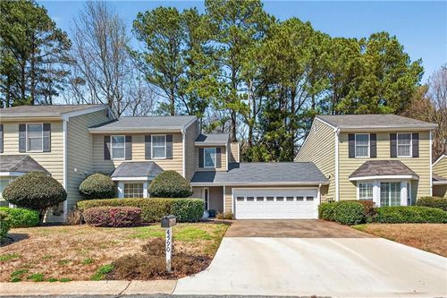 4590 Village Oaks Cir, Dunwoody, GA, 30338-5705 | Card Image