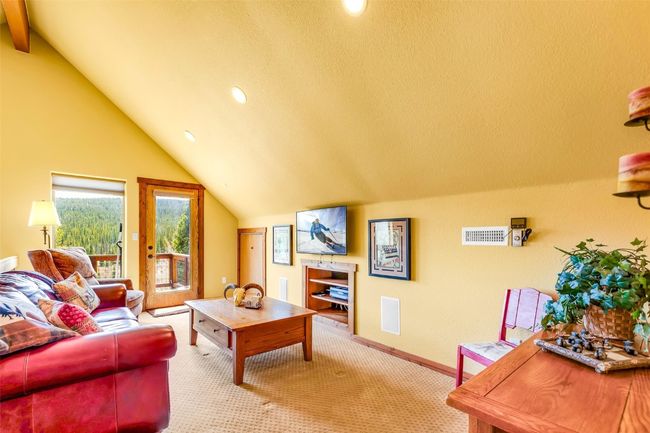 Opens to upper deck for views of Sacramento Creek | Image 31