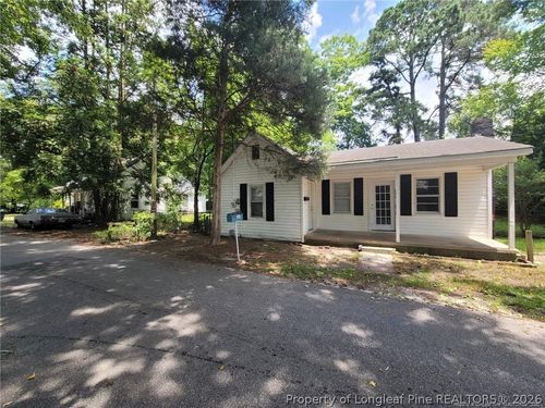 3915 Russell St, Hope Mills, NC, 28348-2372 | Card Image