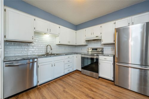 unit-5-4857 Woodland Ave, West Des Moines, IA, 50266-5463 | Card Image