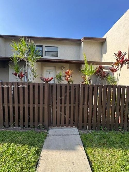 202-10296 Nw 9th Street Cir, Miami, FL, 33172-3250 | Card Image