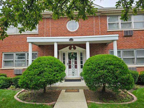 2e-2 N Broadway Ave, Park Ridge, IL, 60068-2966 | Card Image