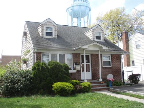 167 Roosevelt Ave, Mineola, NY, 11501-3017 | Card Image