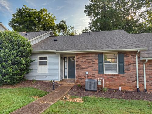 105 Eastdale Ln, Dickson, TN, 37055-2900 | Card Image