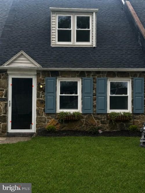 885 Woodlawn Ave, PHOENIXVILLE, PA, 19460-4031 | Card Image