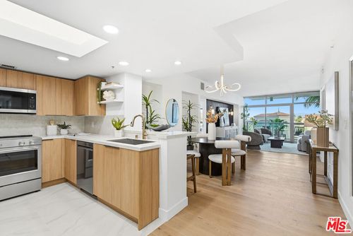 511-13700 Marina Pointe Dr, Marina del Rey, CA, 90292-9259 | Card Image