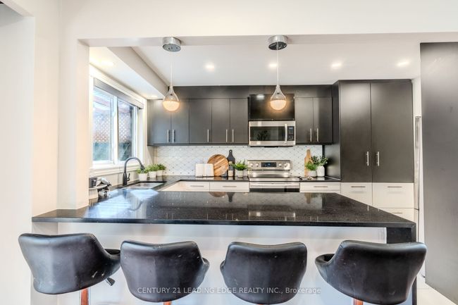 1807 Listowell Cres, House attached with 3 bedrooms, 2 bathrooms and 1 parking in Pickering ON | Image 11