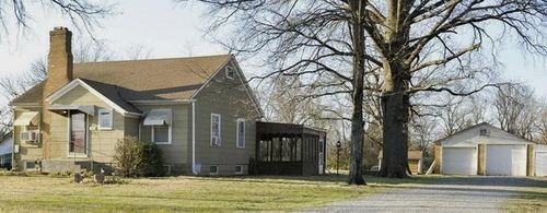 123 E Atkinson Ave, Pittsburg, KS, 66762-2301 | Card Image