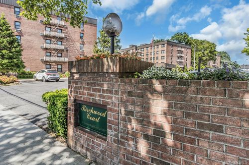 5j-1 Birchwood Ct, Mineola, NY, 11501-4503 | Card Image