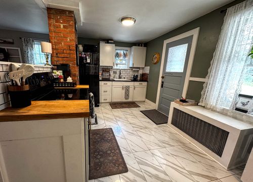 305 Weeks St, Bennington, VT, 05201-2307 | Card Image
