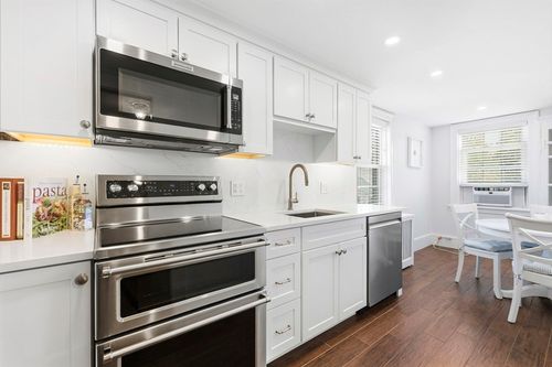 31-298 Main St, Wakefield, MA, 01880-5037 | Card Image