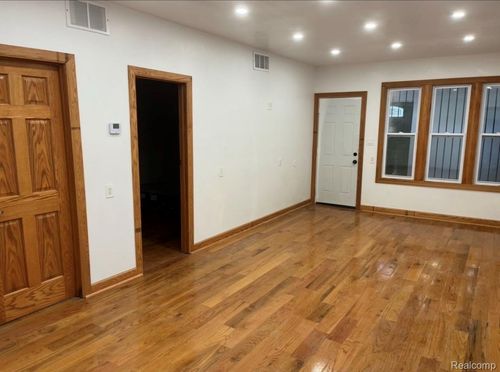 17333 Fenelon St, Detroit, MI, 48212-1252 | Card Image
