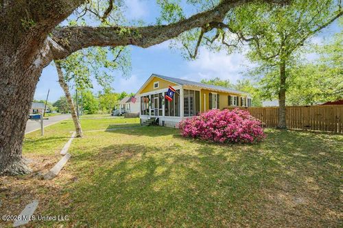 203 Jeff Davis Avenue, Waveland, MS, 39576 | Card Image