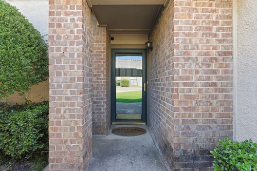 b-322 W Harwood Rd, Hurst, TX, 76054-3071 | Card Image