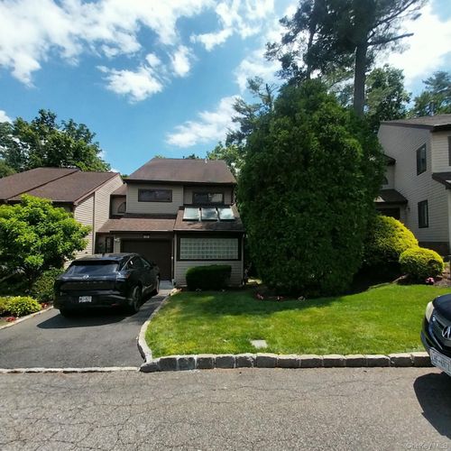 12-12 The Gln, Glen Head, NY, 11545-2248 | Card Image