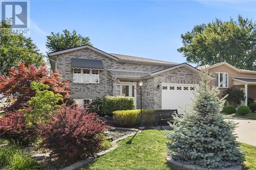2204 Mckay Ave, Windsor, ON, N9B3W9 | Card Image