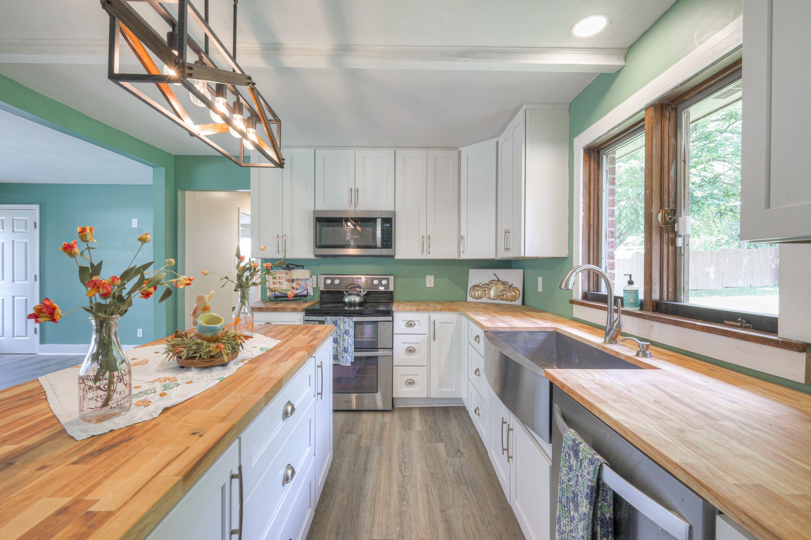 Woodland St, Springfield, TN 37172