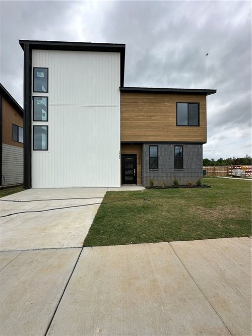 2400 S 27th St, Rogers, AR, 72758 | Card Image