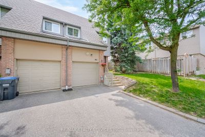 54 Tara Park Cres, Condo with 3 bedrooms, 2 bathrooms and 2 parking in Brampton ON | Image 2