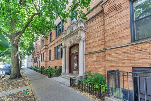 apt-2-527 W Surf St, CHICAGO, IL, 60657-7554 | Card Image