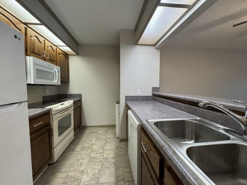 315 Village Ln W, Dickson, TN, 37055-2933 | Card Image