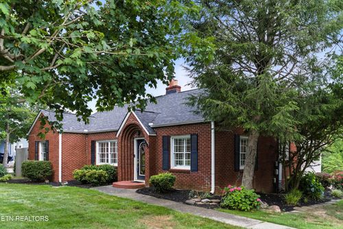 4000 Tazewell Pike, Knoxville, TN, 37918-2545 | Card Image