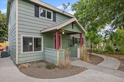 724 W Kiernan Ave, Home with 3 bedrooms, 2 bathrooms and null parking in Spokane WA | Image 3