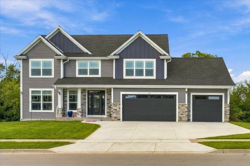 935 Kohlwey Dr, Grafton, WI, 53024-1504 | Card Image