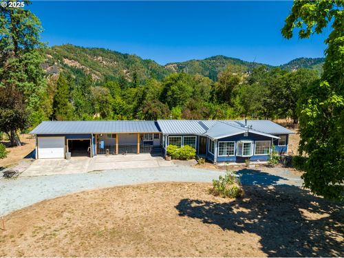 398 Stanton Park Rd, Myrtle Creek, OR, 97457-9102 | Card Image