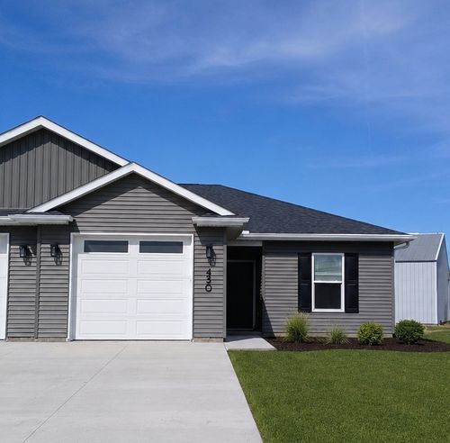 430 N 2nd St, Eldridge, IA, 52748-1257 | Card Image