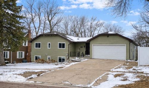 704 Miller Ave, Windom, MN, 56101-1738 | Card Image