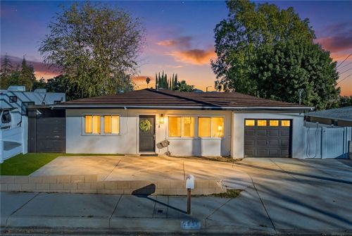 6833 Carnelian St, Rancho Cucamonga, CA, 91701-4554 | Card Image