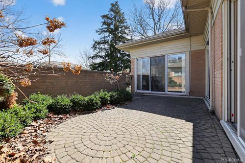 1042 Trevor Pl, Detroit, MI, 48207-3809 | Card Image