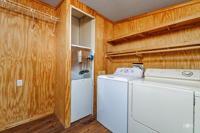 Large laundry room | Image 15