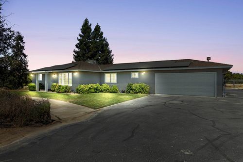 570 S Lassen Ave, Kerman, CA, 93630-9128 | Card Image