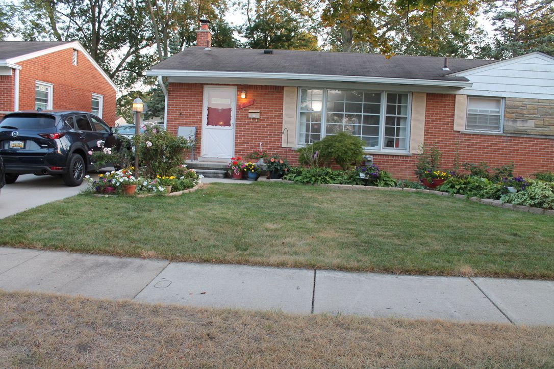 Hillbrook St, Livonia, MI 48152