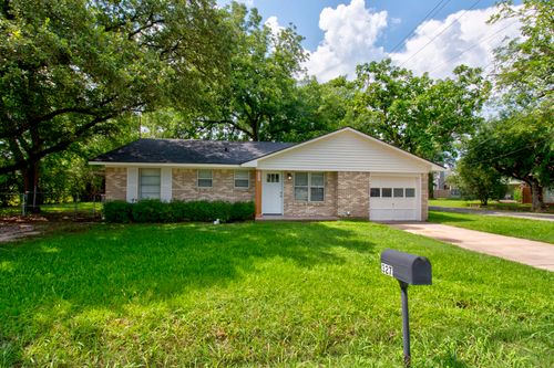 327 W Mckinney Street, Pilot Point, TX, 76258 | Card Image