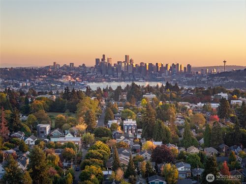 1923 N 50th St, Seattle, WA, 98103-6829 | Card Image