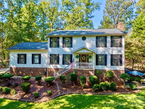 379 Moss Dr, Rutherfordton, NC, 28139-6964 | Card Image