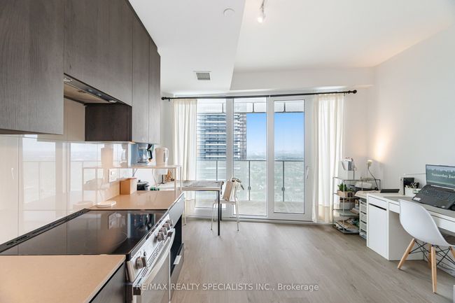 3308 - 3900 Confederation Pky, Condo with 1 bedrooms, 1 bathrooms and null parking in Mississauga ON | Image 4