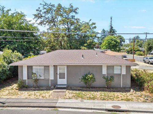 610 Freeman Rd, Central Point, OR, 97502-2513 | Card Image