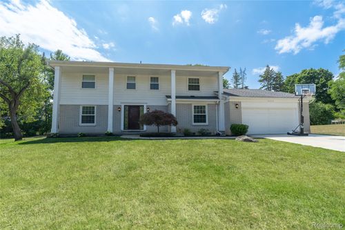 31115 Tiverton St, Farmington Hills, MI, 48331-1375 | Card Image