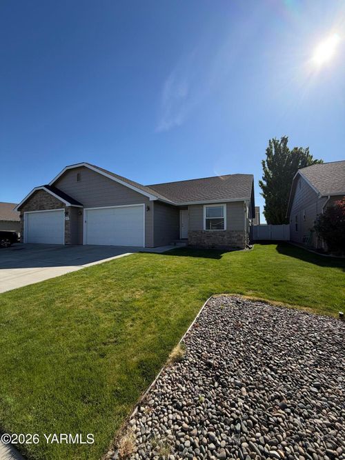 2-913 S 90th Ave, Yakima, WA, 98908-9346 | Card Image