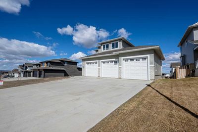 10608 150 Ave, House detached with 3 bedrooms, 2 bathrooms and 6 parking in Grande Prairie AB | Image 3