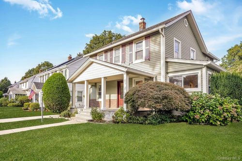 134 Marcellus Rd, Mineola, NY, 11501-2326 | Card Image