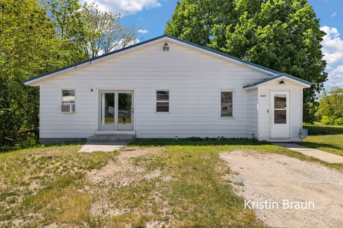 6627 2nd St, Holton, MI, 49425-7539 | Card Image