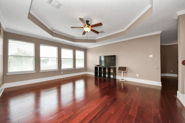 Game room with wall of windows | Image 28