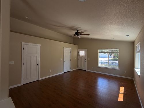 331 Isabel Dr, Medford, OR, 97501-1303 | Card Image