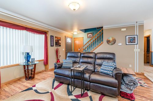 424 Gale Ct, Ithaca, MI, 48847-1258 | Card Image